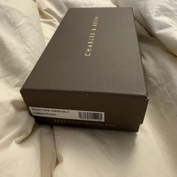 Charles and Keith Metallic Push-Lock Wallet Crossbody bag - Picture 6 of 7